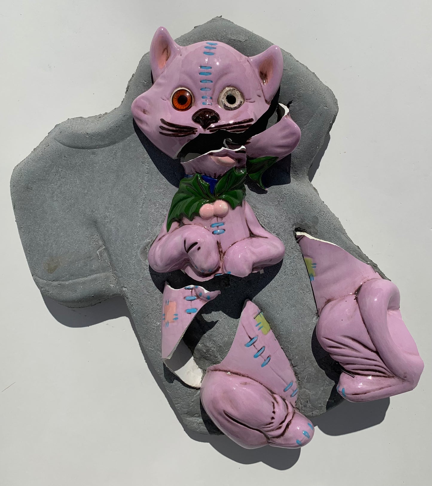 "Aghast-A-Cat": Pink Ragdoll Cat on T-Shirt Wall Sculpture