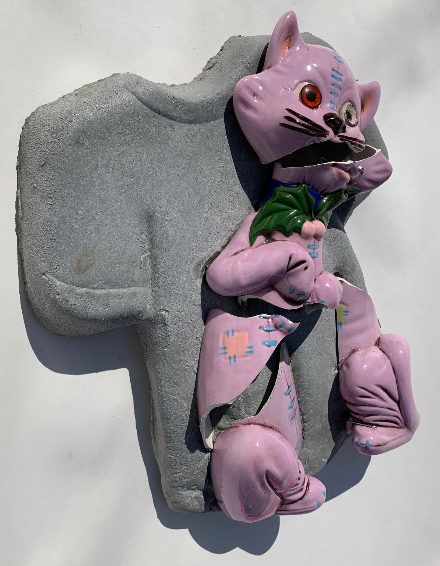 "Aghast-A-Cat": Pink Ragdoll Cat on T-Shirt Wall Sculpture