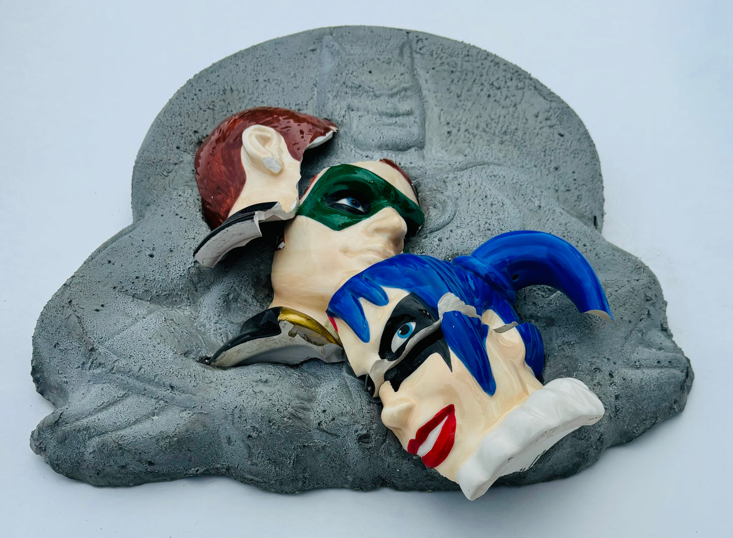 “Suffering Sidekicks”: Robin and Harley Quinn on Batman Wall Sculpture