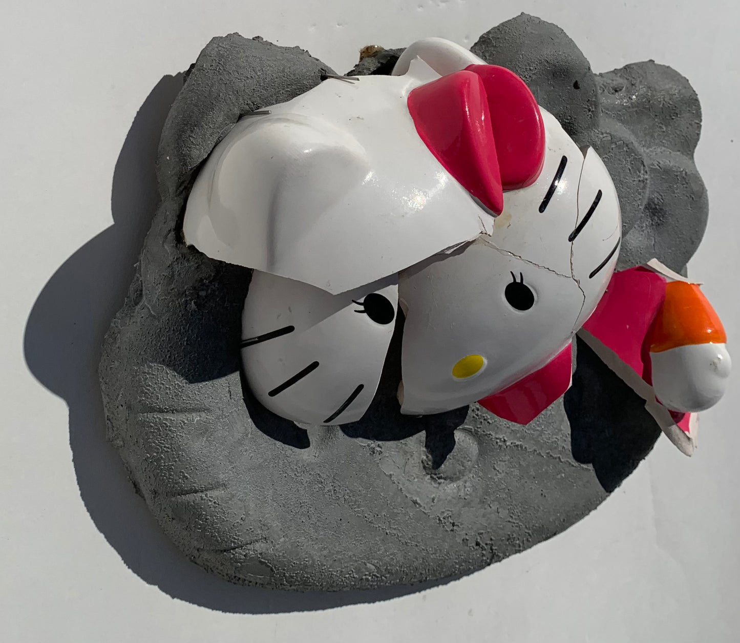 "Kitty Crack Up": Kitty White on Hello Kitty Ceramic & Concrete Alt Toons Smacker