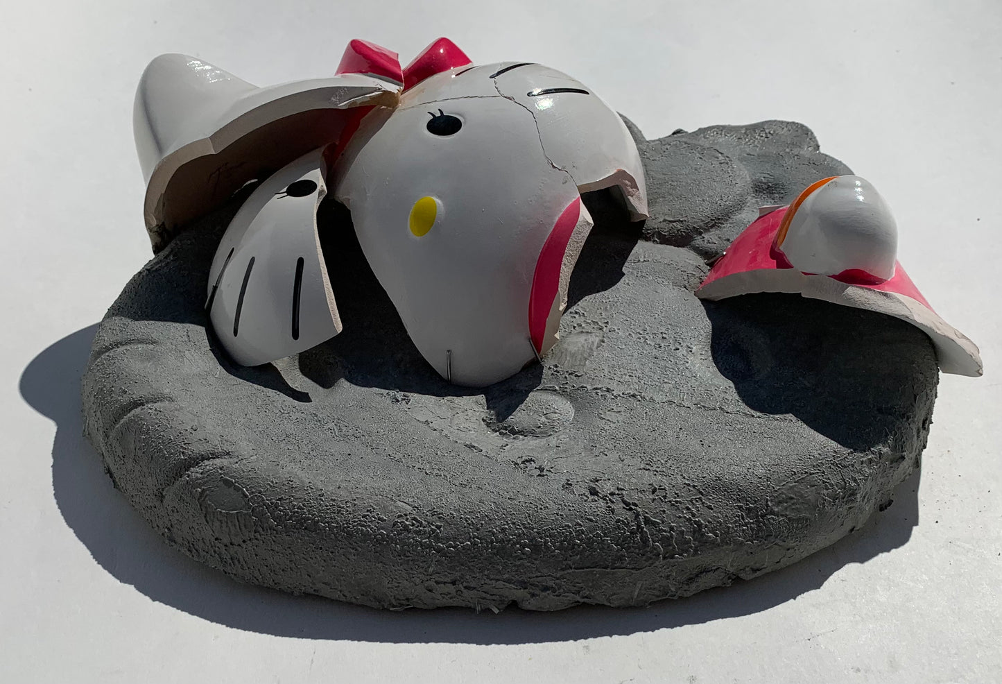 "Kitty Crack Up": Kitty White on Hello Kitty Ceramic & Concrete Alt Toons Smacker