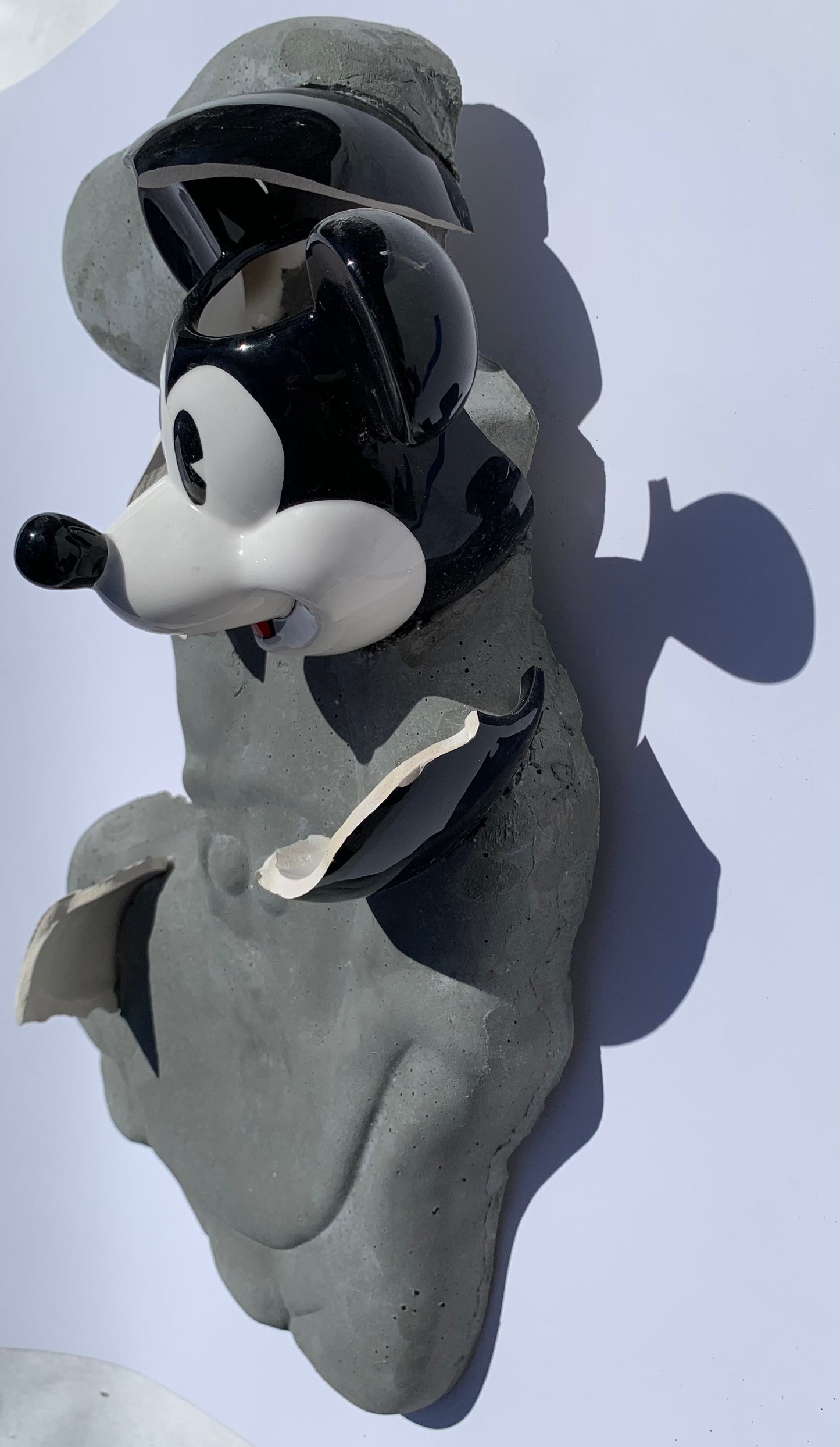 "Founding Franchisees": Mickey Mouse on Goofy Ceramic & Concrete Disney Smacker
